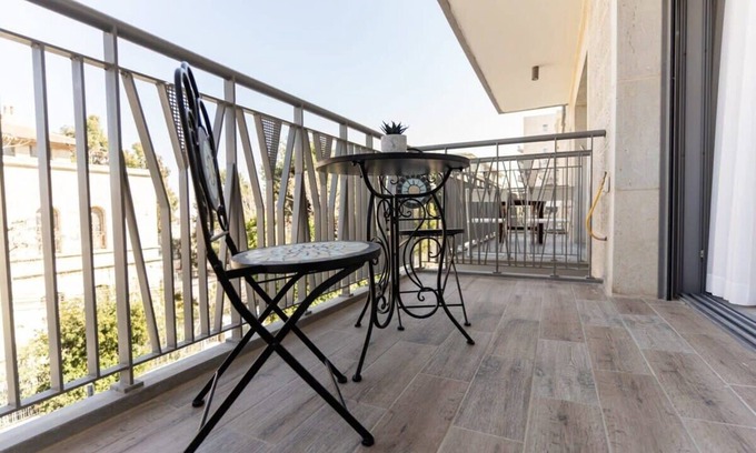 Mea She'arim Apartment | Shirat Haneviim - One Bedroom