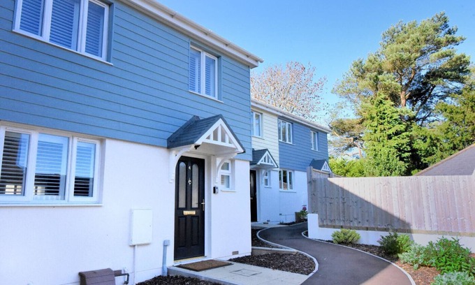 Lyme Regis House | SHIRE VIEW, family friendly, country holiday cottage in Lyme Regis