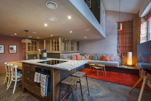 Holt Apartment | Shirehall Apartments