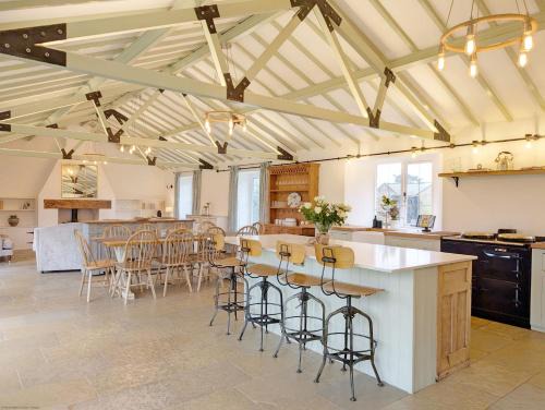 Westbourne House | Shires Barn Farmhouse - Westbourne