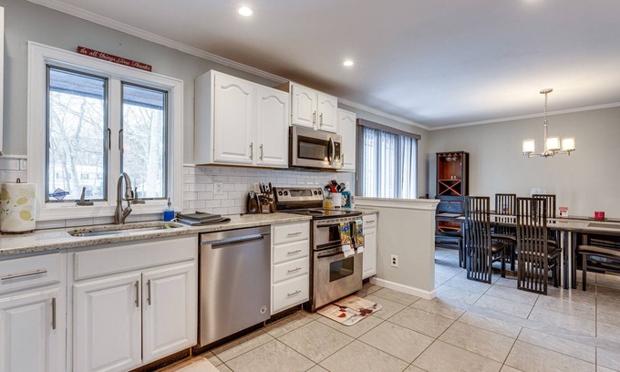 Shirley House | Shirley Vacation Rental w/Hot Tub, 7 Mi to Beach!