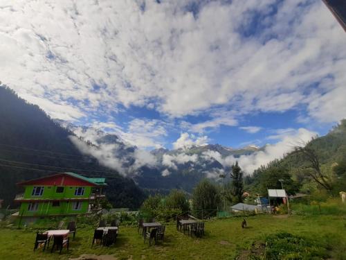 Tosh House | Shiva mountain guest house & Cafe