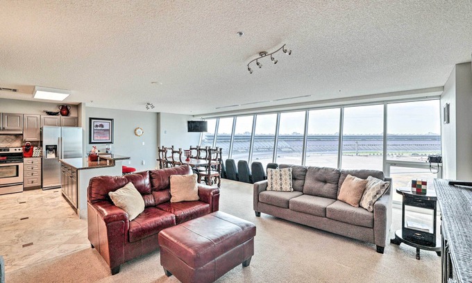 Fort Worth Condo | Shop & Dine: Fort Worth Condo w/Racetrack Views!