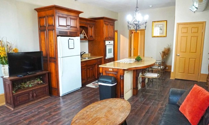 Marietta Apartment | Shopping District Apt | Heart of Historic Downtown