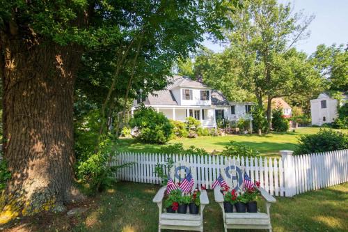 Yarmouth Port House | Shopping Restaurants 6 mins to Beach AC