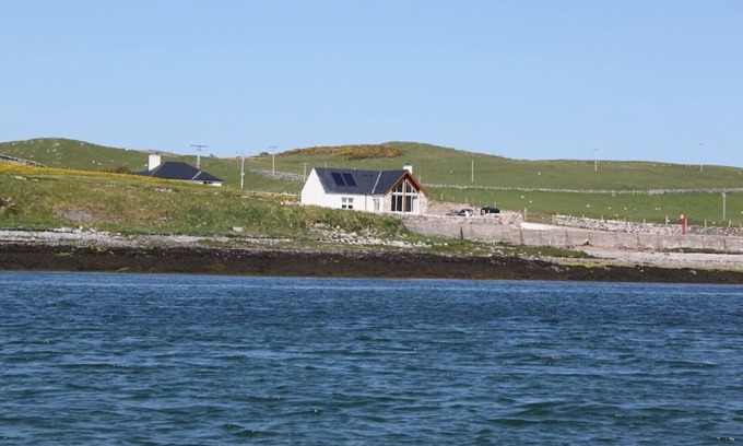 Durness Cottage | Shore Cottage -The sea and the sky become one in this gem of a cottage.
