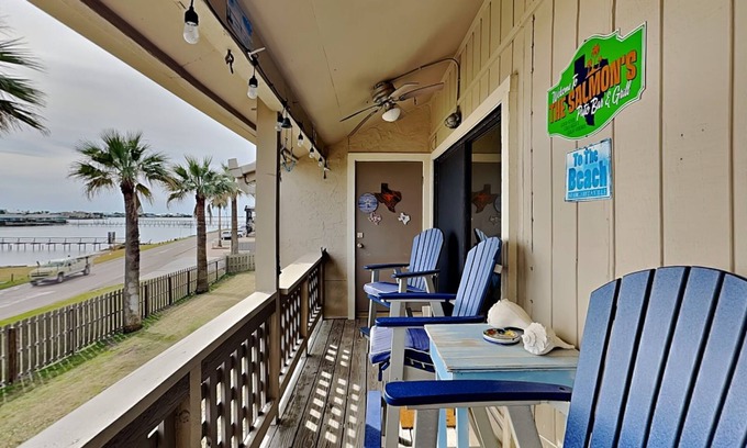 Harbor Oaks Condo | Shore Enuff Lil' Bay | Bay Views, Community Pool!