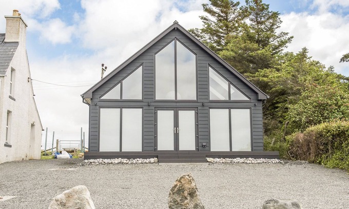 Isle of Lewis House | SHORE LODGE, romantic, luxury holiday cottage in Stornoway