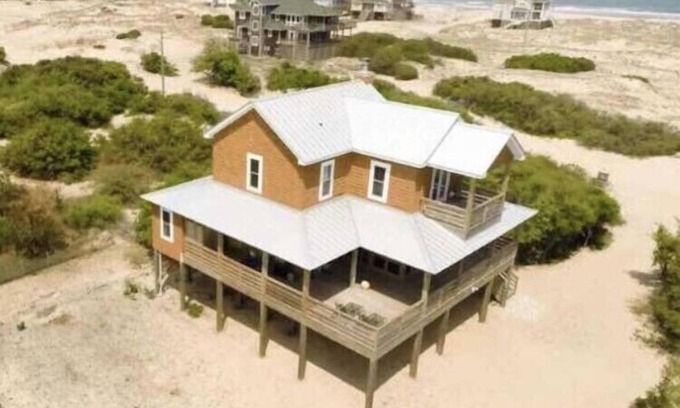 Carova Beach Cottage | Shore Relaxing ocean views and wild horses Farm house cottage dog friendly