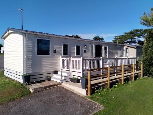 New Forest District House | Shorefield Country Park 3-Bed Casita Passes inc