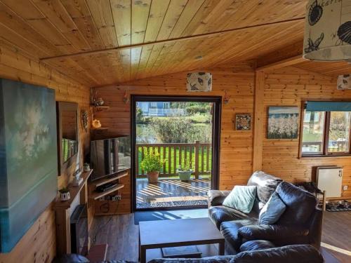 New Forest District Ski Chalet | Shorefield Lodge by the Lake