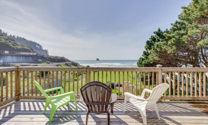Cape Meares House | Shoreline Cottage Oceanfront Vacation Rental