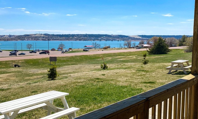 Chamberlain House | Shoreline Cottage SD