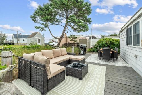 Newburyport House | Shoreline Retreat Ocean Views Walk to Beach AC
