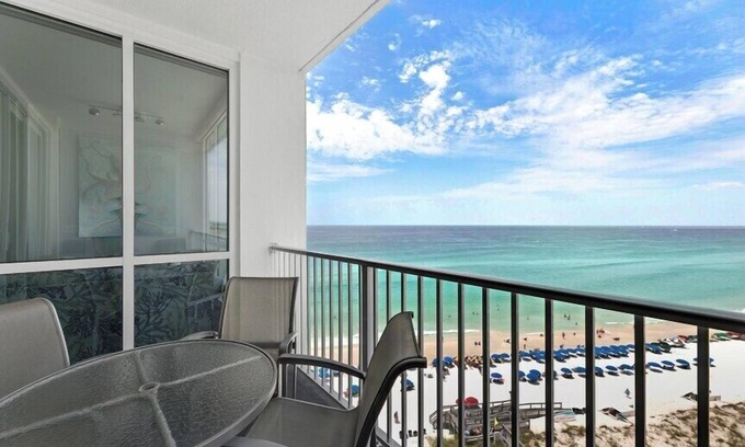 Holiday Isle Condo | Shoreline Towers 1122 managed by Destin Pointe Vacation Rentals