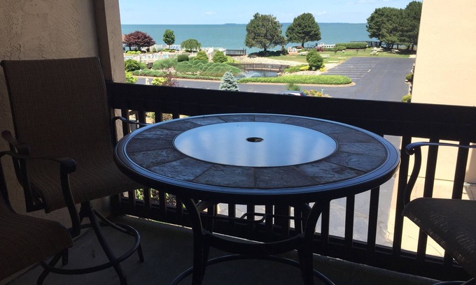 Port Clinton Condo | Shores #25: 1 BR sleeps 4