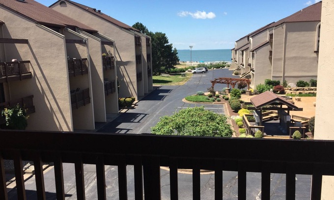 Port Clinton Condo | Shores #65: 2 BR/2 BA Sleeps 6