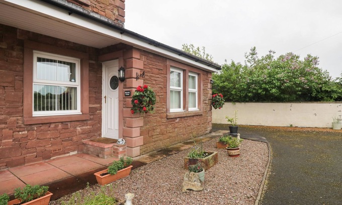 Wigton Cottage | SHORESIDE COTTAGE, pet friendly, character holiday cottage in Silloth