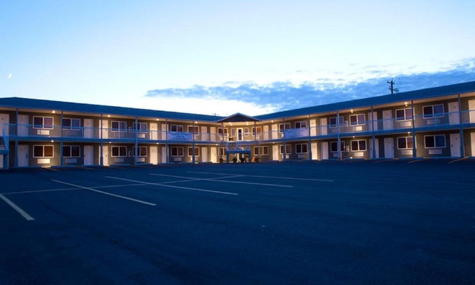 Wabamun Hotel | Shoreside Inn & Suites