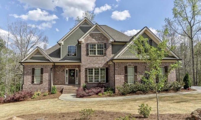 Watkinsville House | Short, 15 minute drive to Sanford Stadium