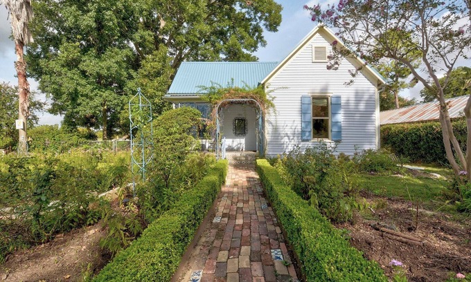 Smithville House | Short cottage