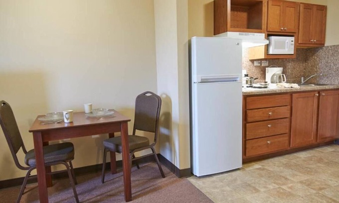 Pleasanton House | Short Drive Away from River Park! 2 Pet-friendly Suites w/ Free Parking!