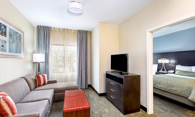 College Station Condo | Short Drive to Texas A&M | Outdoor Pool + Business Center