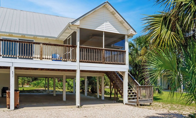 Port St. Joe House | ☀️Short, Easy Walk to Beach | Gulf Views | Papa's Palmetto Place☀️