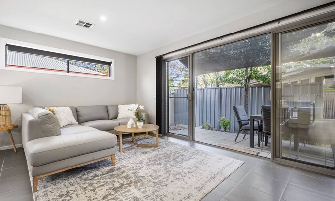 Golden Square House | Short & long stay options. 3 bedrooms. Free Wi-Fi.