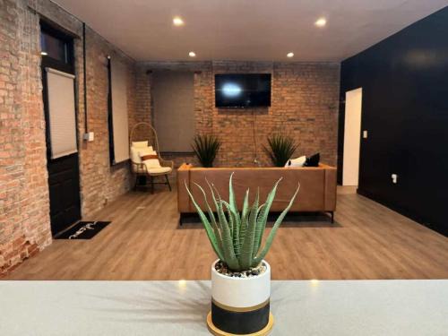 Italian Village House | Short North Convention King Bed Free Parking!