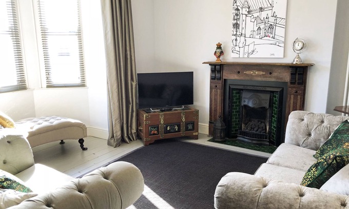 St Davids House | Short stay summer breaks available!