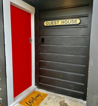 Cheltenham House | Short Stay- YOUR OWN GUESTHOUSE!