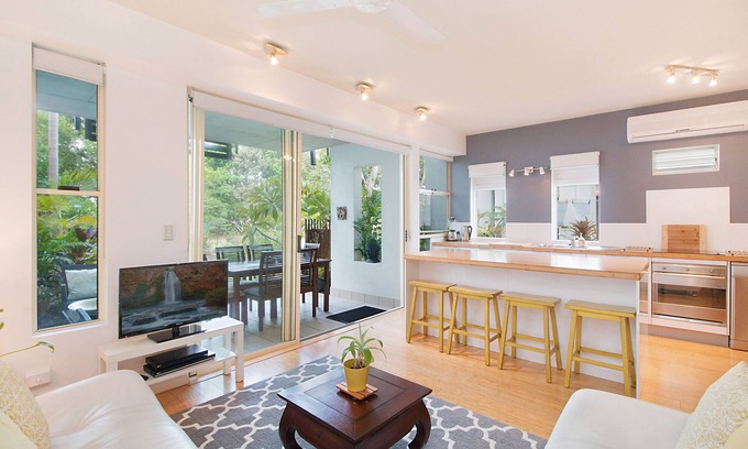 Casuarina Apartment | Short Stroll to White Sandy Beach