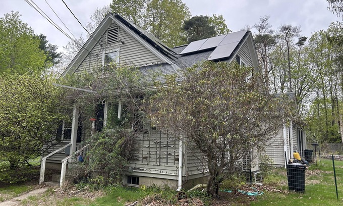 Lincoln House | Short term, pet friendly solar home in a quiet Lincoln neighborhood