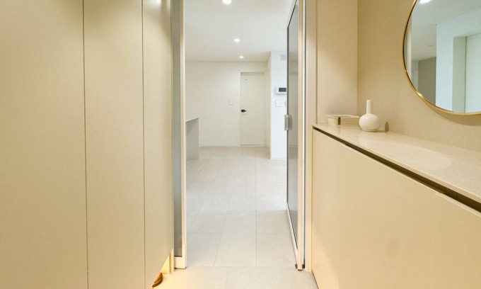 Seongsu Apartment | [Short-term rent]1316sqft Seongsu-Dong Luxury 2B2B APT with dress room, king bed