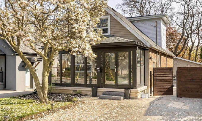 Toronto House | Short term rental for 2 bedroom basement unit.