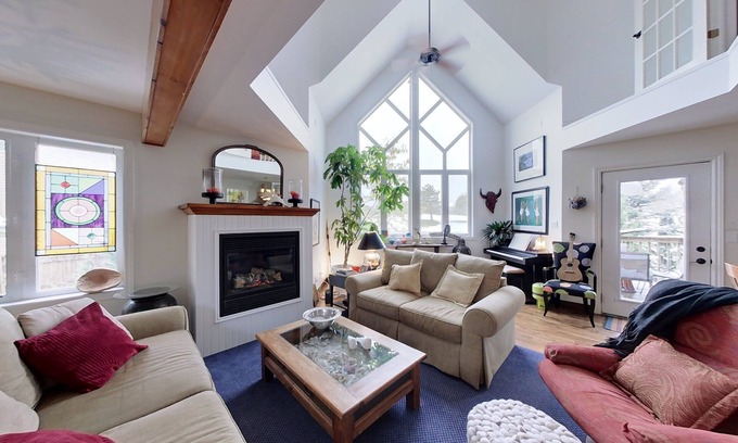 The Blue Mountains Ski Chalet | Short walk from the Village at Blue Mountain - fantastic views of the mountains!