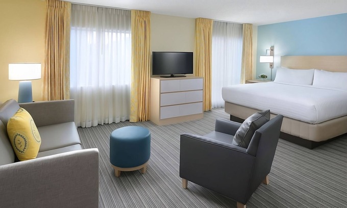 Middleburg Heights Hotel | Short Walk from Lake Abram Marsh! W/Private Kitchen, FREE Parking, Pet-friendly
