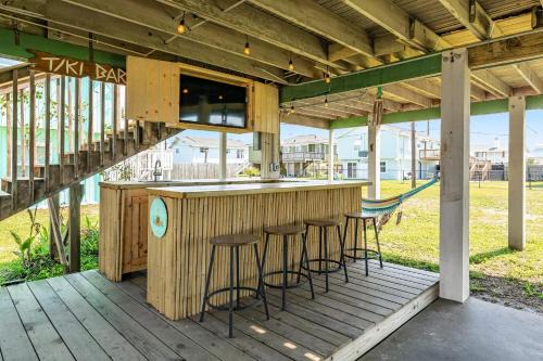 Jamaica Beach House | Short WALK to Beach Coffee Shop Restaurants