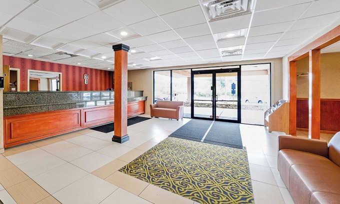 Foxboro Hotel | Short Walk to Gillette Stadium, 4 Spacious Units with FREE Parking, FREE Bfast!