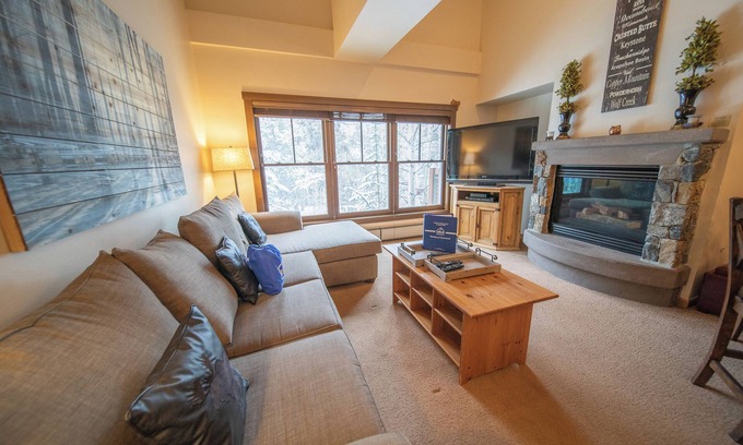 River Run Condo | Short walk to Gondola, dining, Gas Fireplace