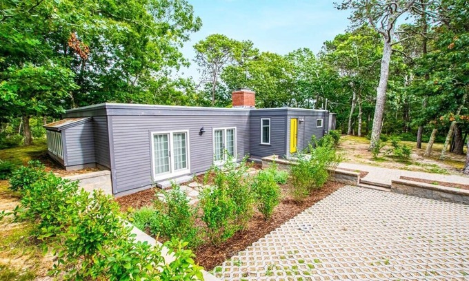Wellfleet House | Short Walk to Long Pond Swimming Beach!