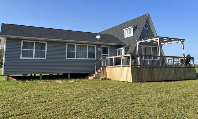 Fernwood Cottage | Short Walk to the Beach - 4 BR, 2 BA Cottage in Fernwood, PE