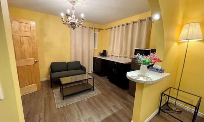 Niagara Falls Apartment | Short walk to the falls 2room luxury free parking