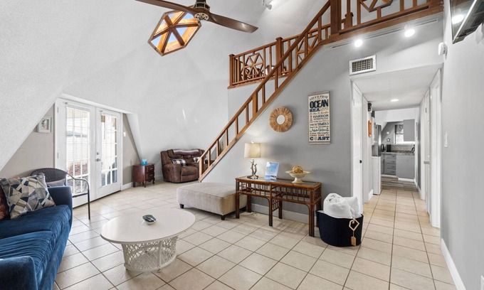 Bel Air House | Short Walk To Beach | Firepit | Additional Studio
