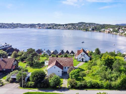 Stord Villa | Short way to city centre and Aker Solutions!