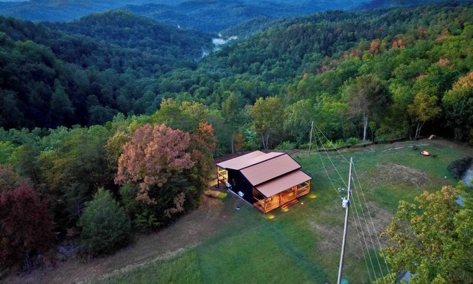 Heidelberg House | Shorty’s View| Hot Tub| Ride-In/Off-Road access