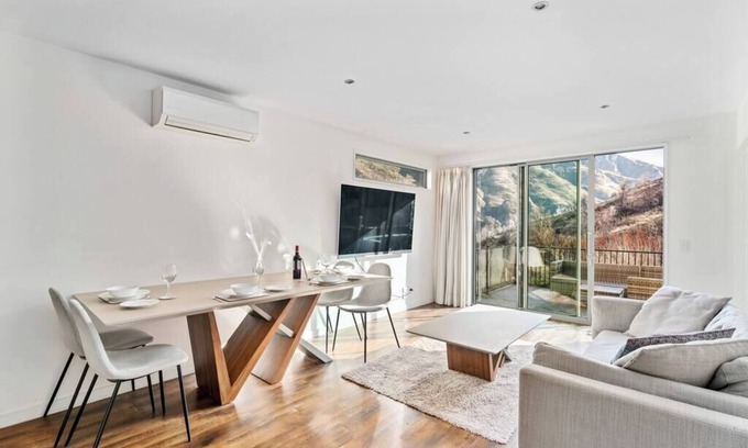 Arthur's Point House | Shotover River 2 Bedrooms Luxury