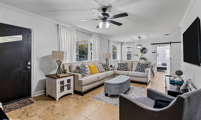 Broadmoor House | Shreveport, Broadmoor area 4 bedroom family group home