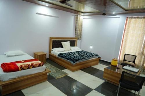 Didihat Hotel | Shri Anand Hotel Berinag Shahgram with Parking included